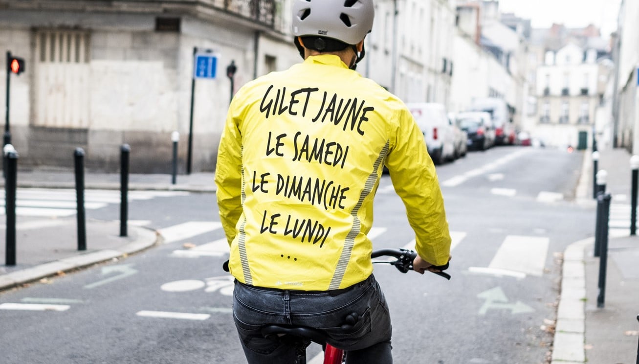 des-cyclistes-creent-leur-contre-mouvement-gilet-jaune comment savoir si le mouvement des gilets jaunes est compatible avec le cyclisme
