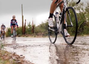 adaptez votre conduite pour éviter le pire et rouler sous la pluie en vélo