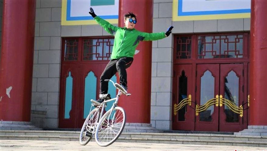 Les acrobaties vélo Les acrobaties vélo