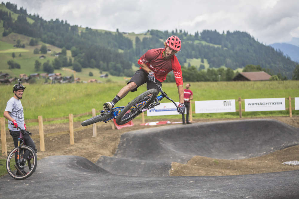 Les acrobaties à vélo : vous n’imaginez pas ce qu’ils font ! Les acrobaties à vélo : vous n’imaginez pas ce qu’ils font !